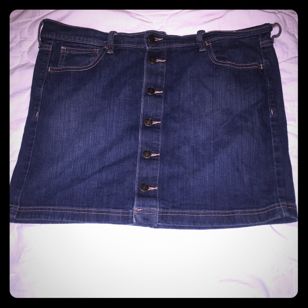 Gently used Old Navy Denim Mini Skirt Size 14